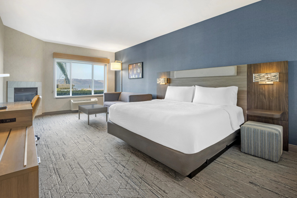 Holiday Inn Express Hotel & Suites Astoria by IHG