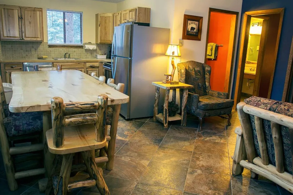 Timber Creek Chalets: 7