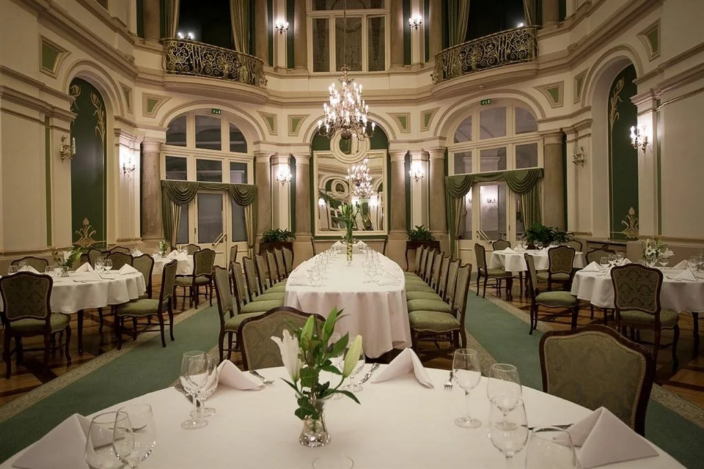Grand Hotel