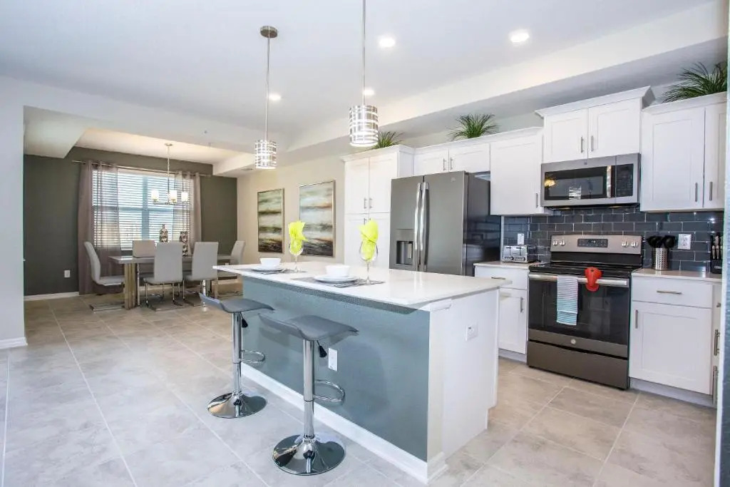 Luxurious 2 Bedroom Apartment Close to Disney 303