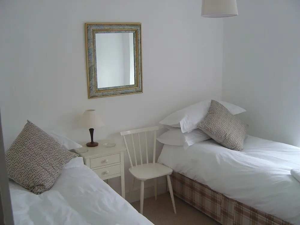 Bronfelin & Troed-y-rhiw Holiday Cottages
