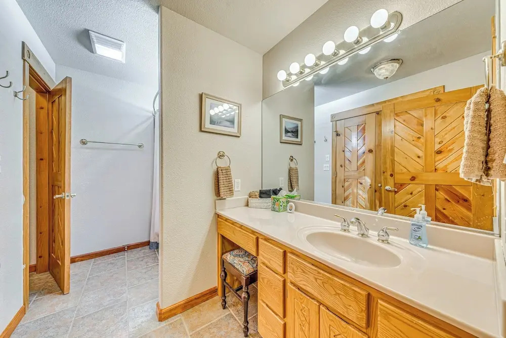 Near Hiking Trails: Spacious Cloudcroft Retreat!