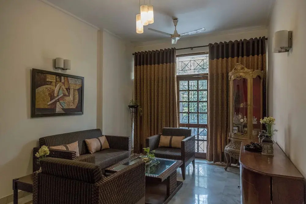 Room-hauz Khas 3 Rooms BnB