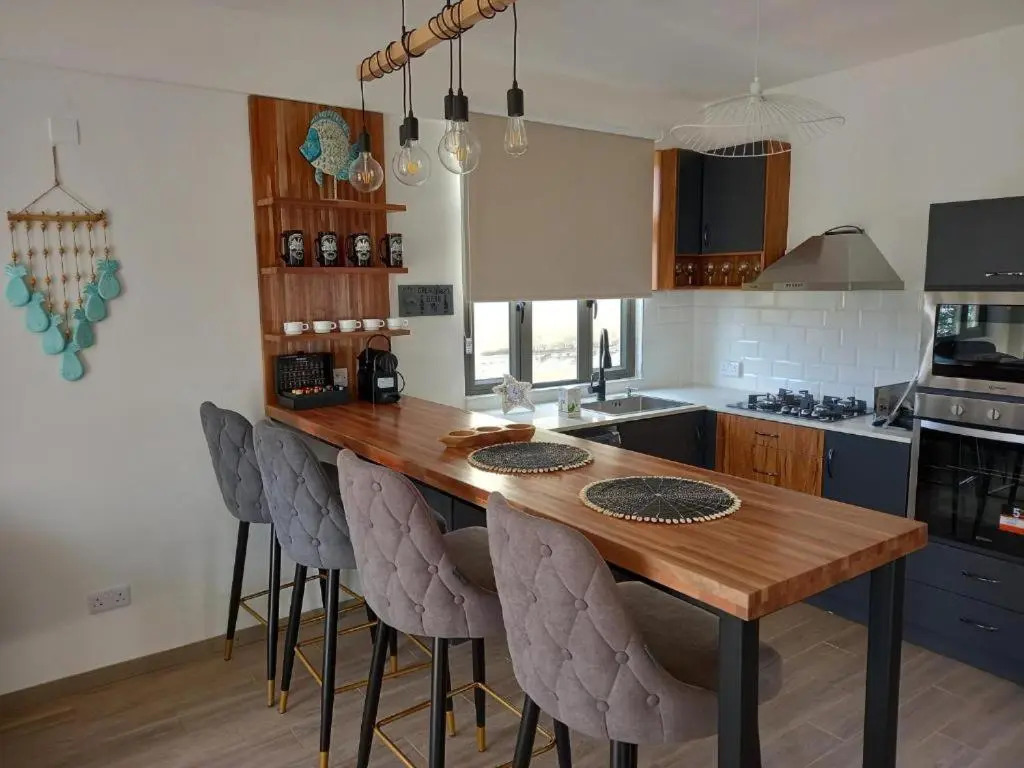 373 Wolmar Cosy and Modern Apartment- 200 metres from the Beach and Supermarkets and just next to Domaine de wolmar with views of deers and green natural park