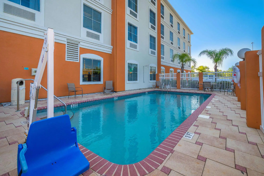 Comfort Inn and Suites Maingate South Davenport