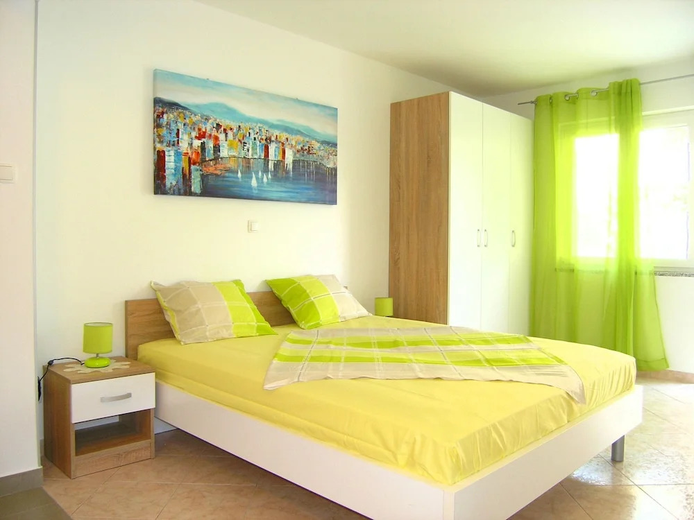 Apartments Leo