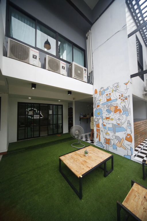 MonkeyNap Hostel