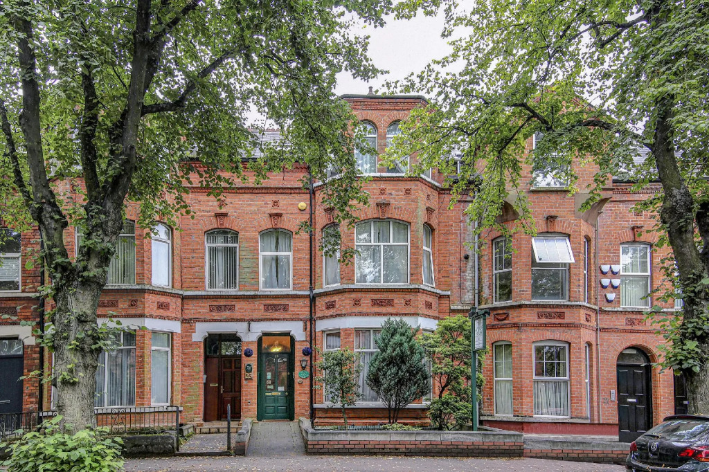 OYO Avenue House