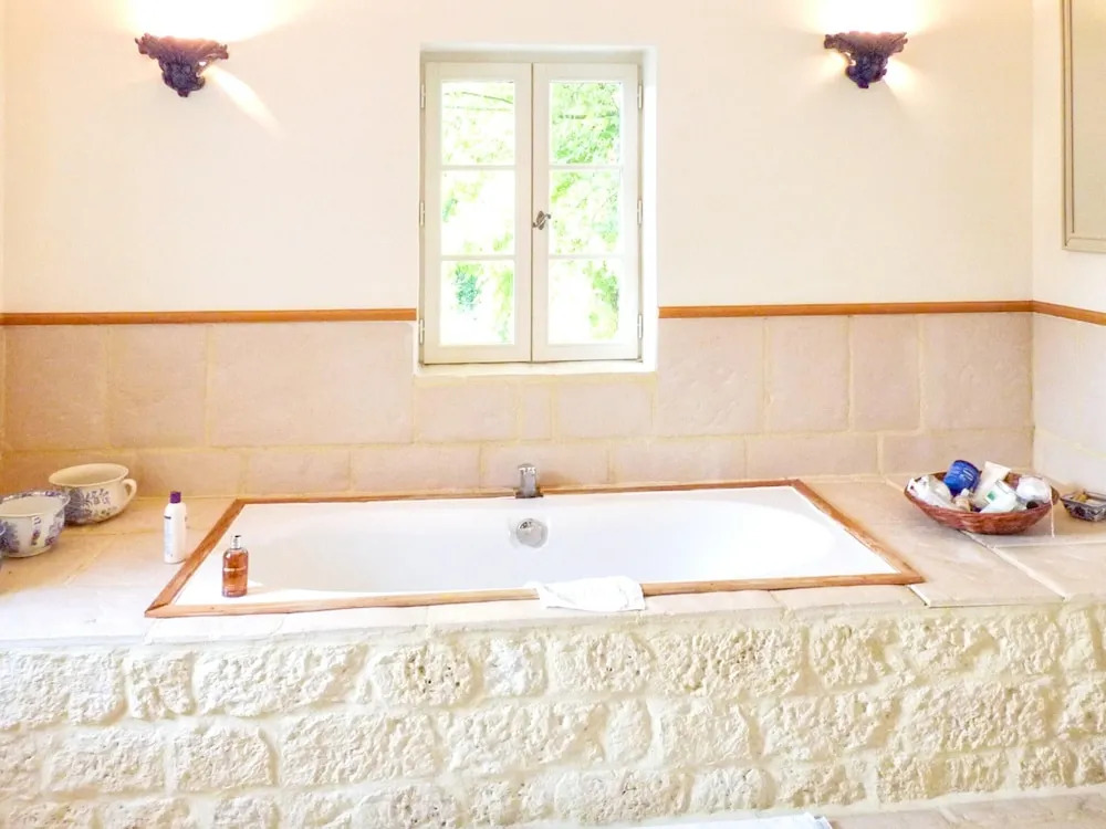 House With 6 Bedrooms in Montignac-charente, With Private Pool, Enclos