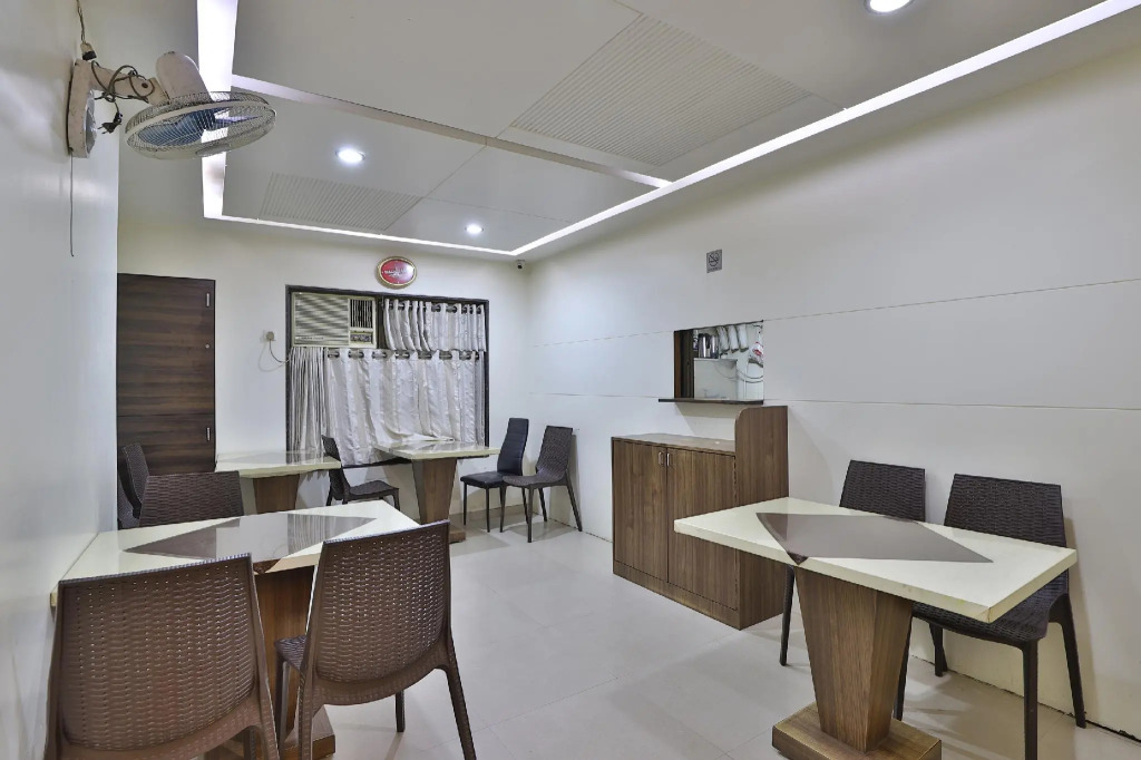 OYO 2430 Hotel Apex