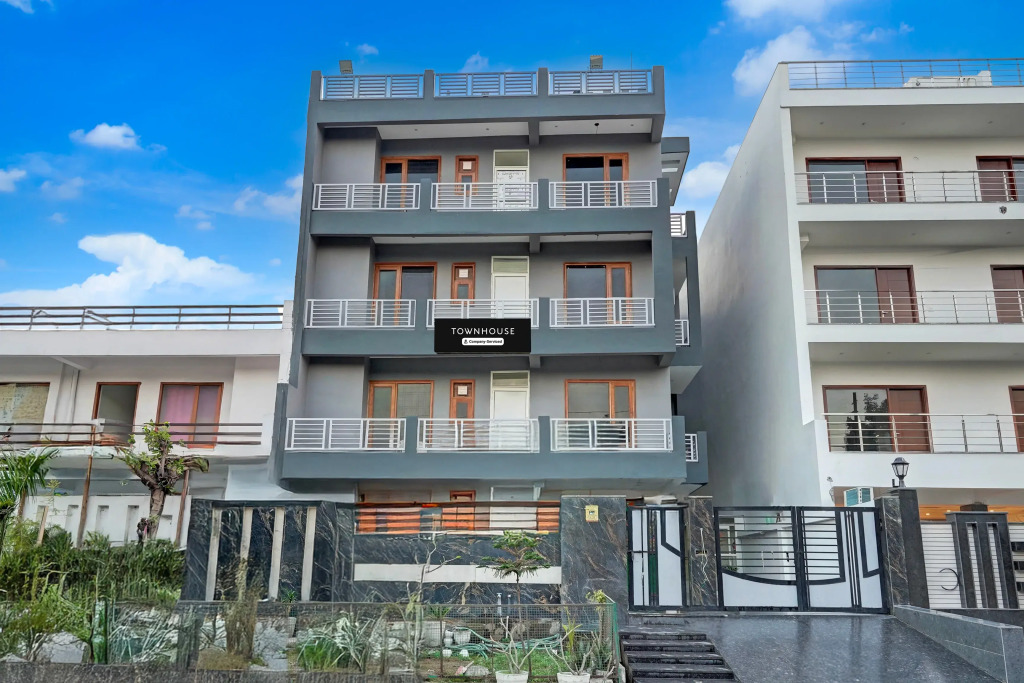 Super Townhouse Sector 135 Noida