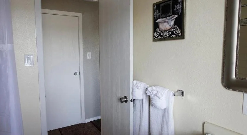 Anchorage Uptown Suites-Condos