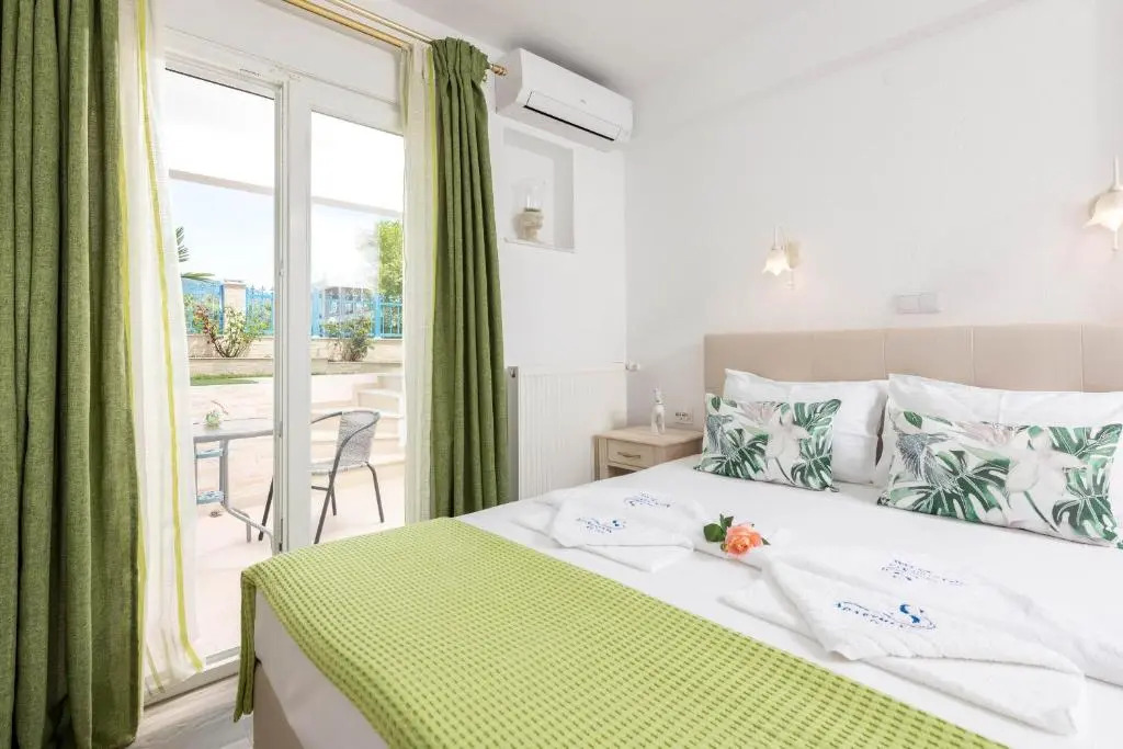 Stratos Deluxe Apartments