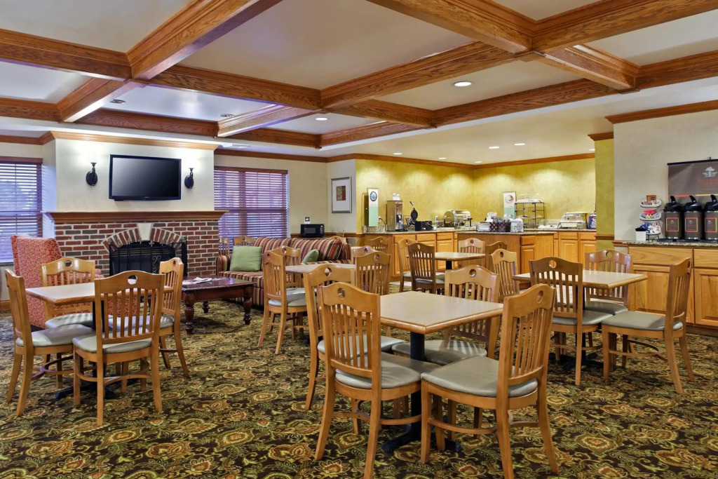 Country Inn & Suites by Radisson, Sycamore, IL