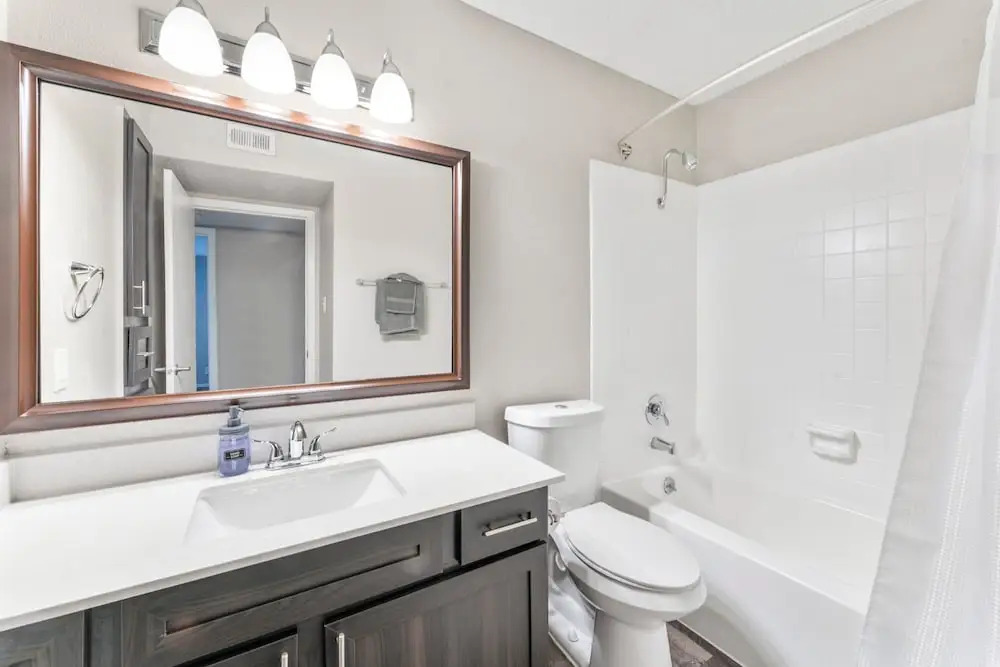 Soco 2BR Comfy Suite w Pool King bed Fast Wifi