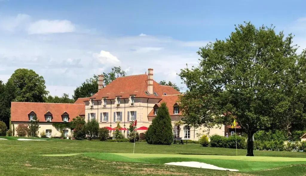 Logis Hôtel Restaurant- Domaine de lOrangerie
