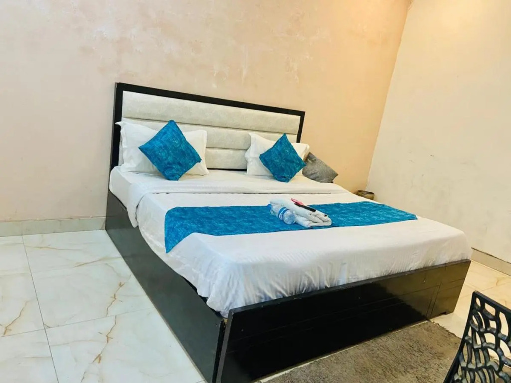 OYO Flagship 80585C Hotel Kings Stay