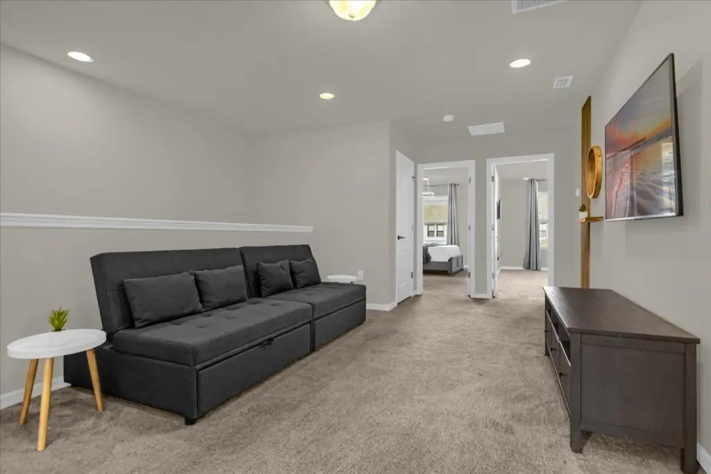 5 Bd 45 Ba Windsor At Westside 8917 Sa