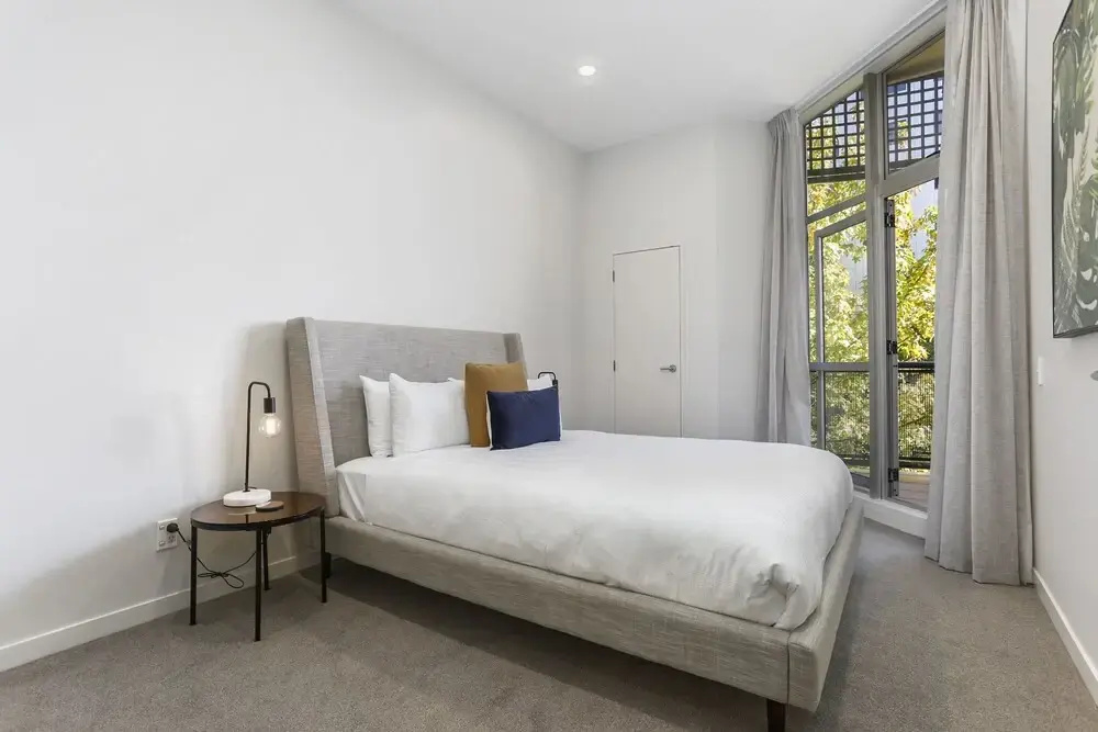 2 Bedrooms On Hobson Street With Carpark - By Urban Butler