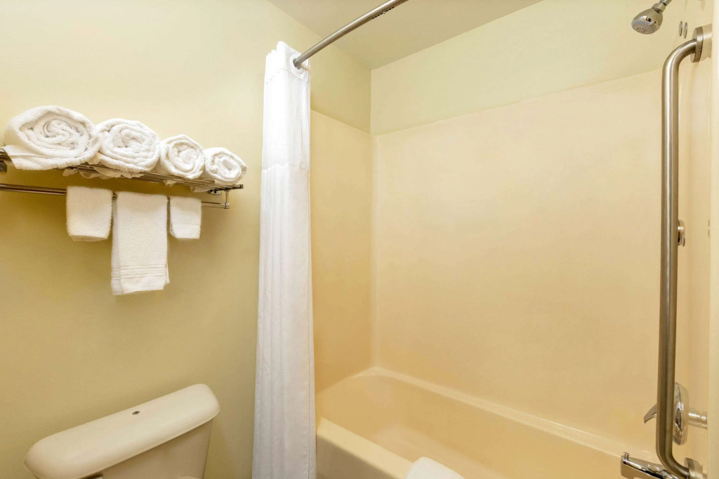 AmericInn by Wyndham Jefferson