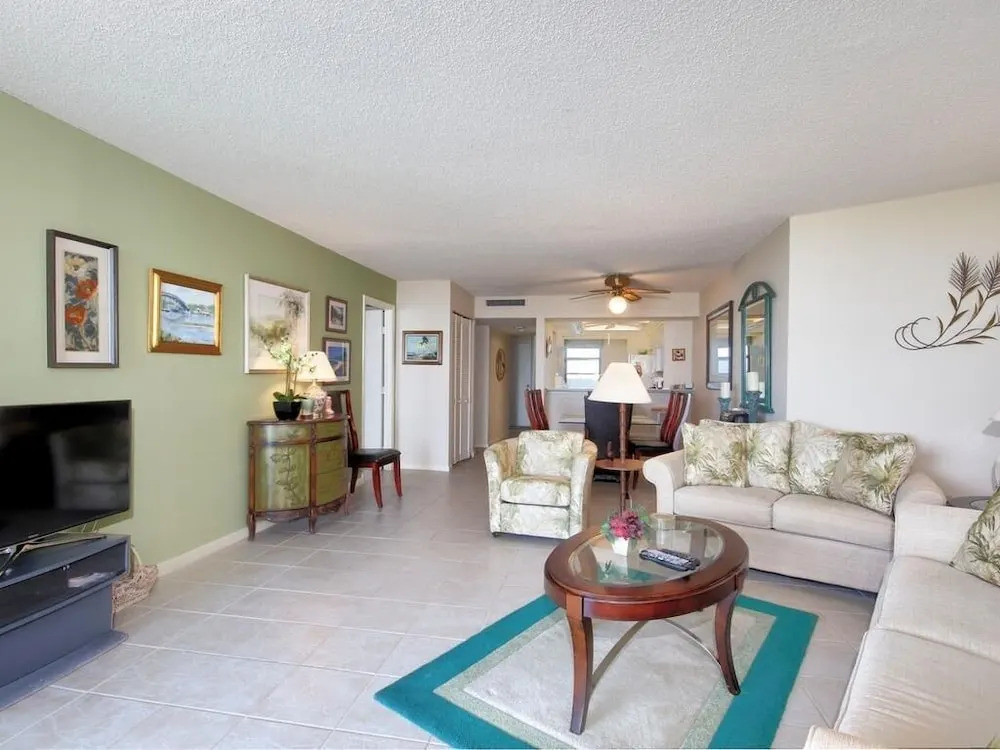 Sst4-701 - South Seas Tower 2 Bedroom Condo by Redawning