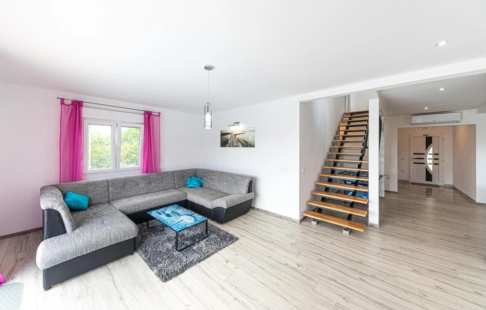 Beautiful Home In Kastel Kambelovac