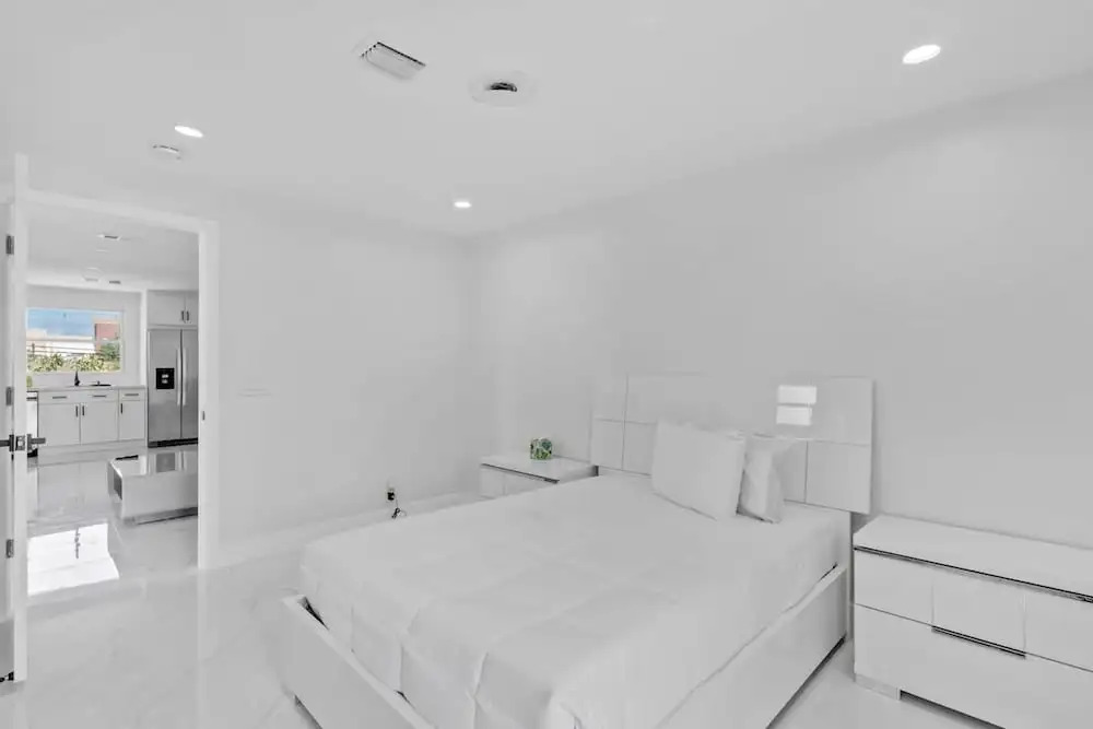Pompano Gem 1 mi to Beach 12 Pickleball Courts