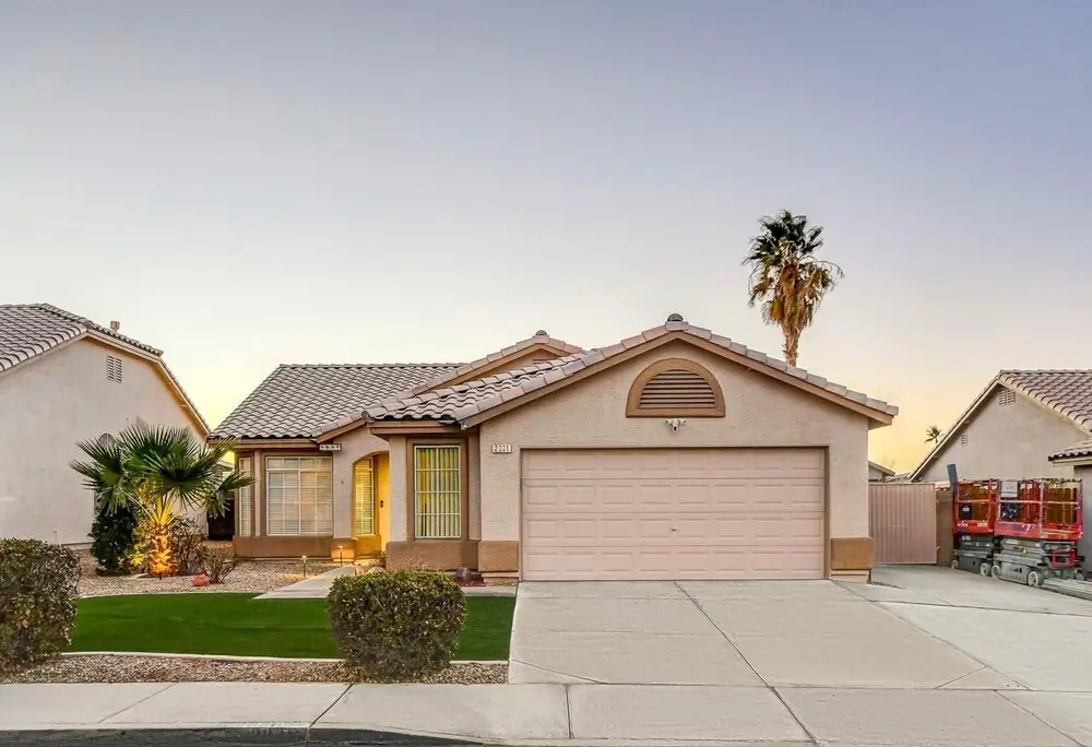 Sunny Heated Pool Retreat Near Las Vegas 1-story 3 Bedrooms Fully Equipped Island Kitchen
