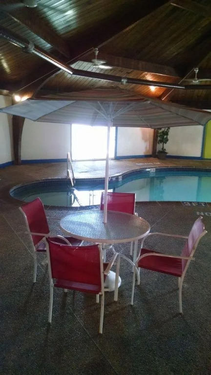 Valley West Inn