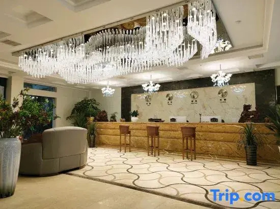 Zhenxiong Qingtian Business Hotel