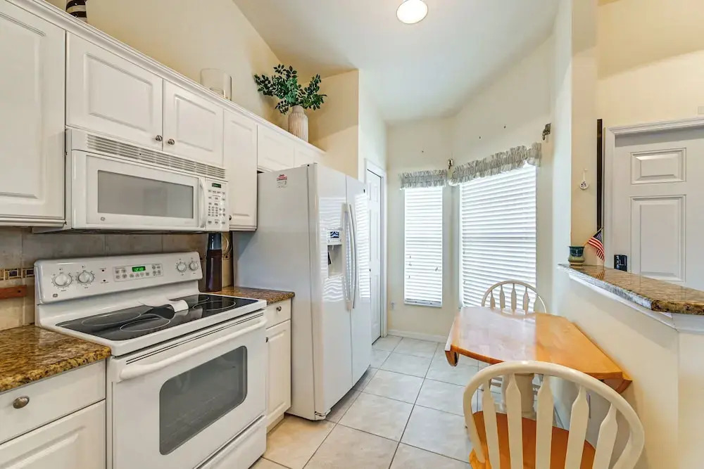 Naples Condo 10 Mi to Beach: Pool & Hot Tub Access