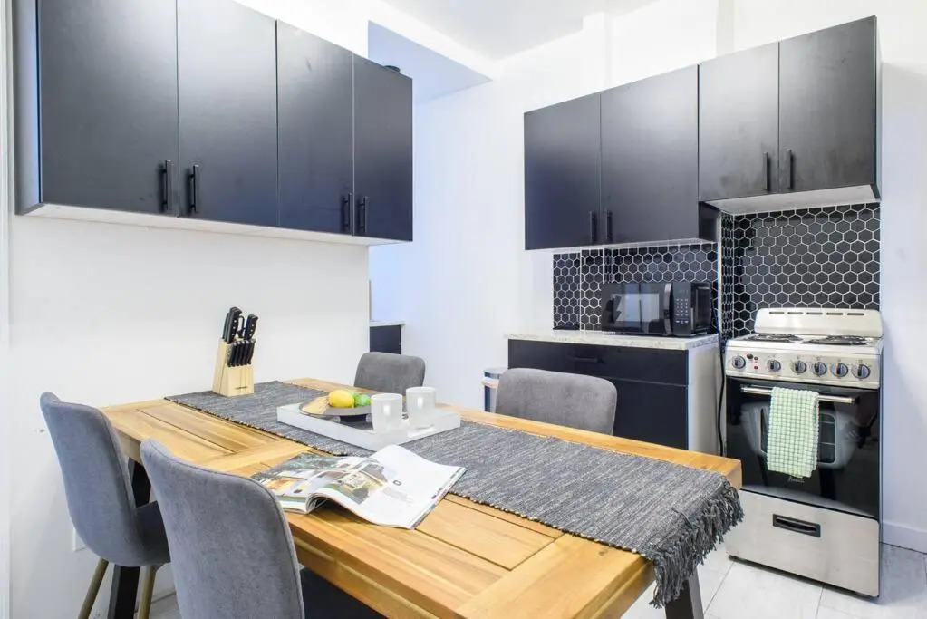 454-3w Prime Location 2BR Newly Furnished Sleeps 5