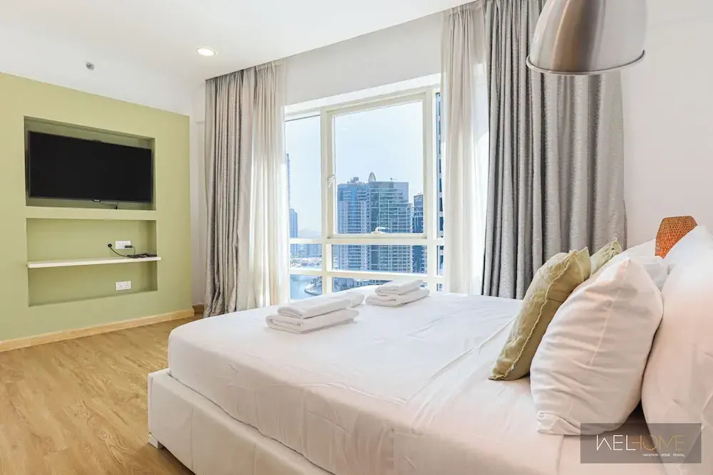 WelHome - Stylish Breathtaking 2BR Apartment in Marina