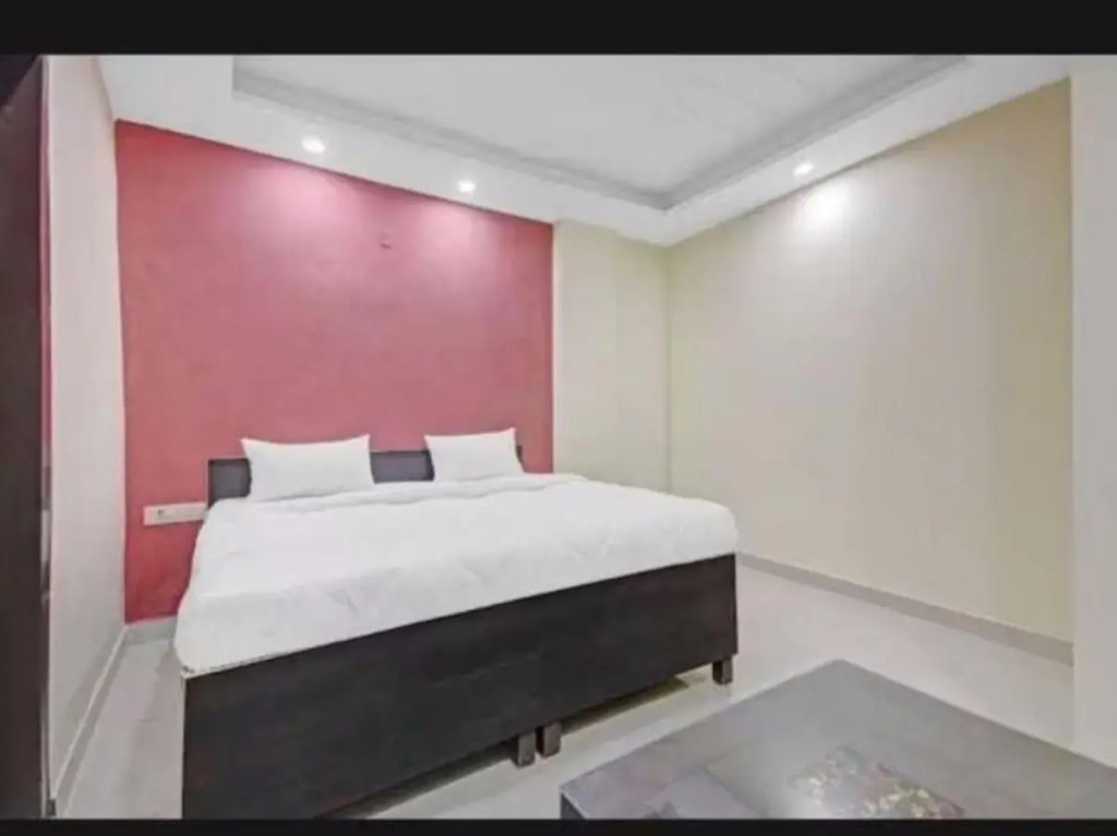 OYO Flagship 70305 Hotel Dg Dwarka Mor