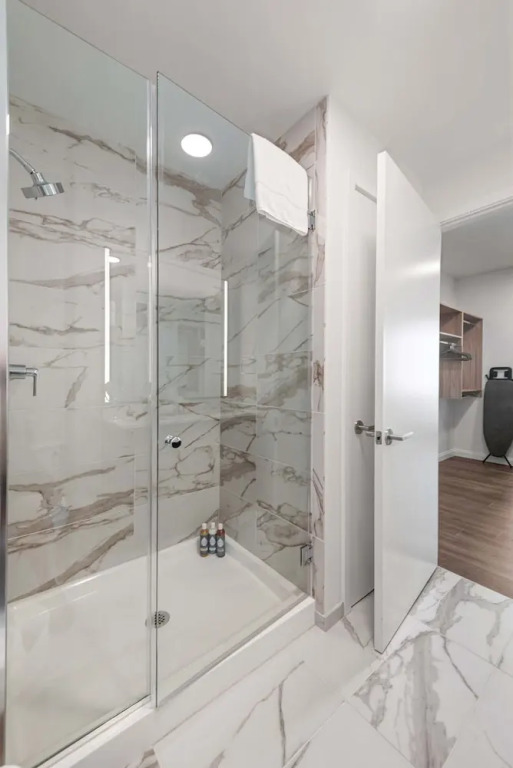 Lux 67fl Apt Lake Views Top Residential Sky Deck