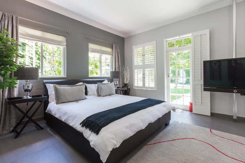 14 on Klein Constantia, Adults only