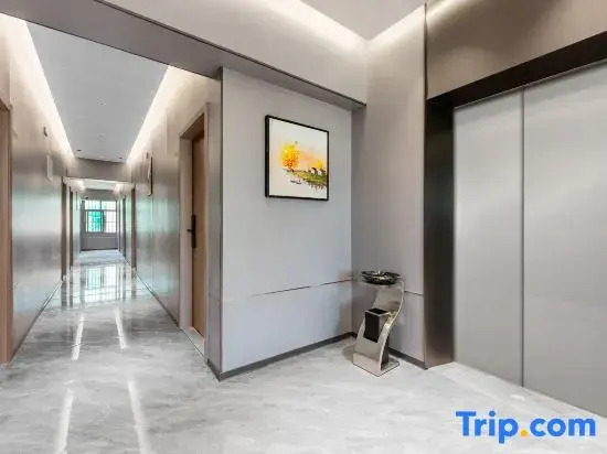 Pure Waterfront Hotel (Chang'an Rail Station)