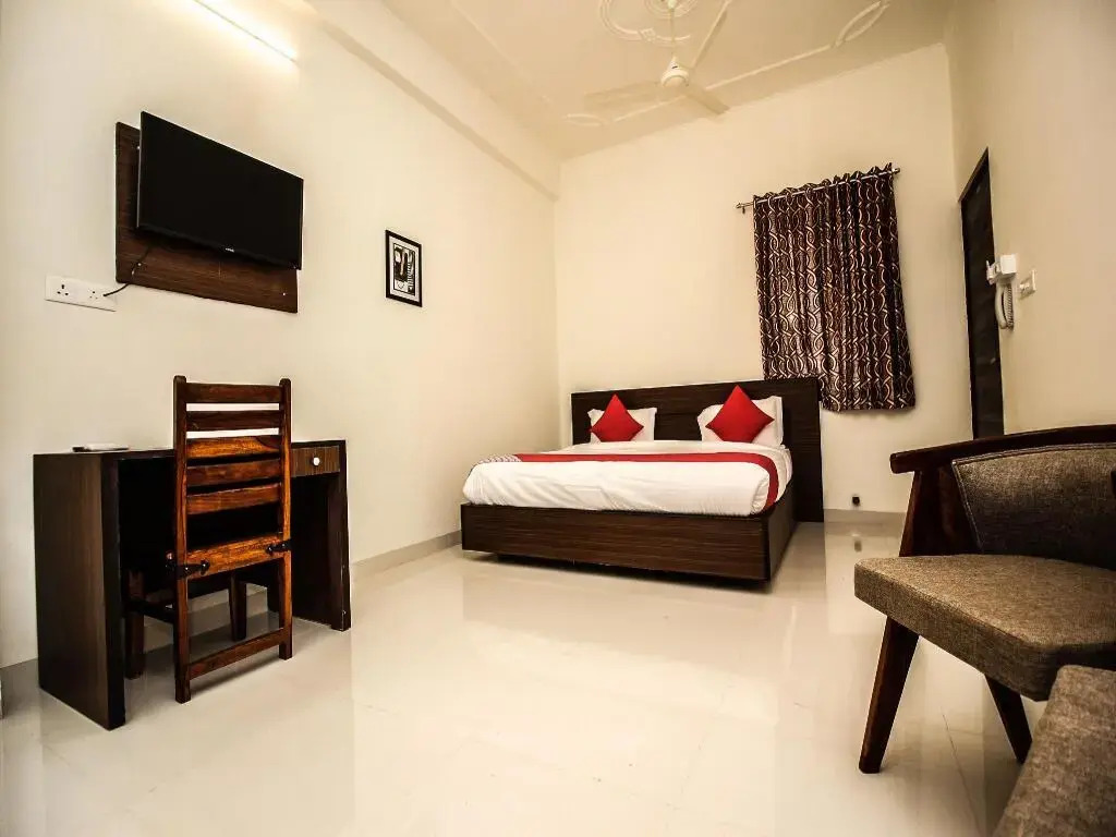 Hotel Mayra by OYO Rooms