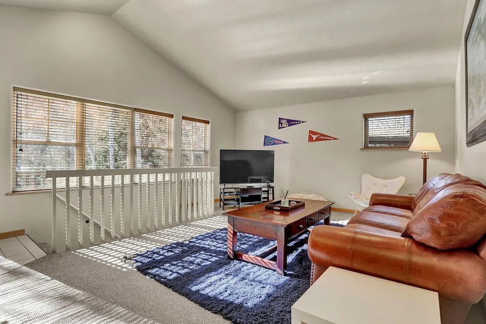 New Listing! Dazzling Custom , Near Skiing 5 Bedroom Home