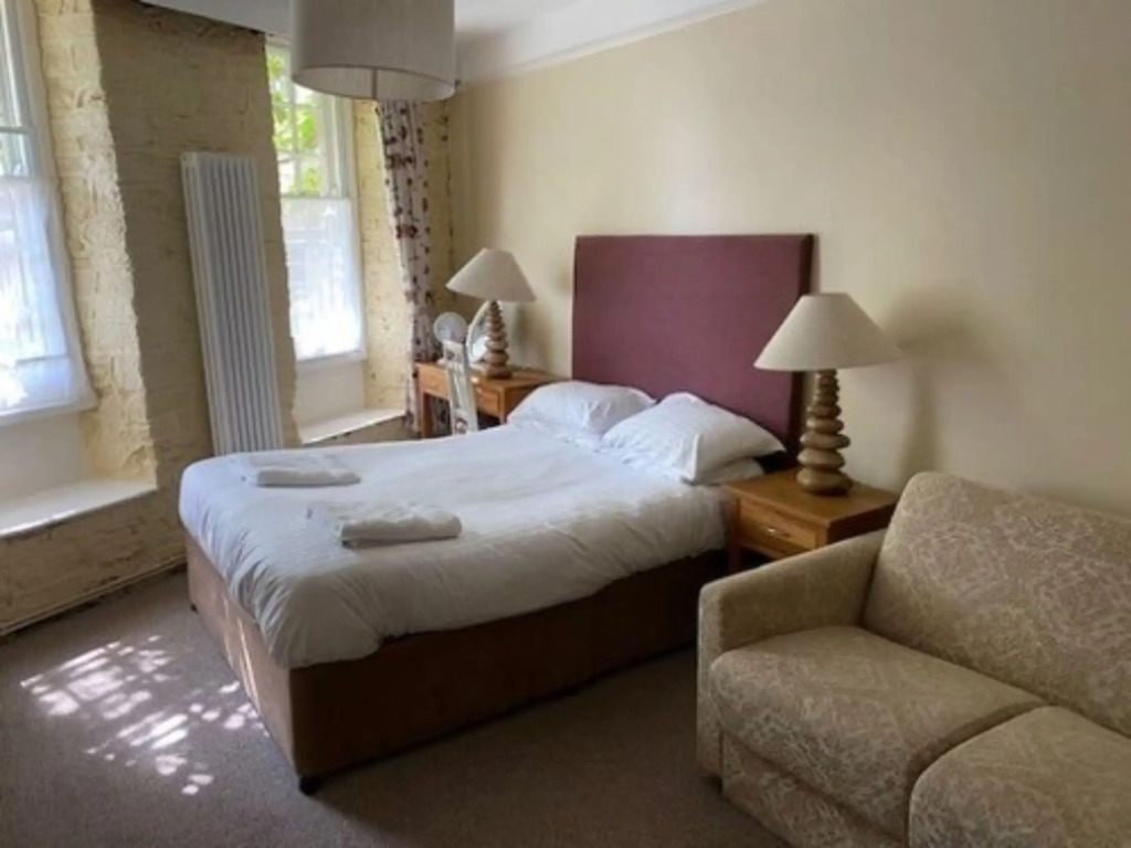 The George Inn & Plaine
