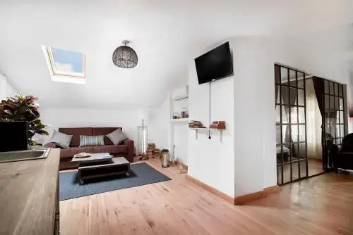 Attic Downtown by CityLife Suites