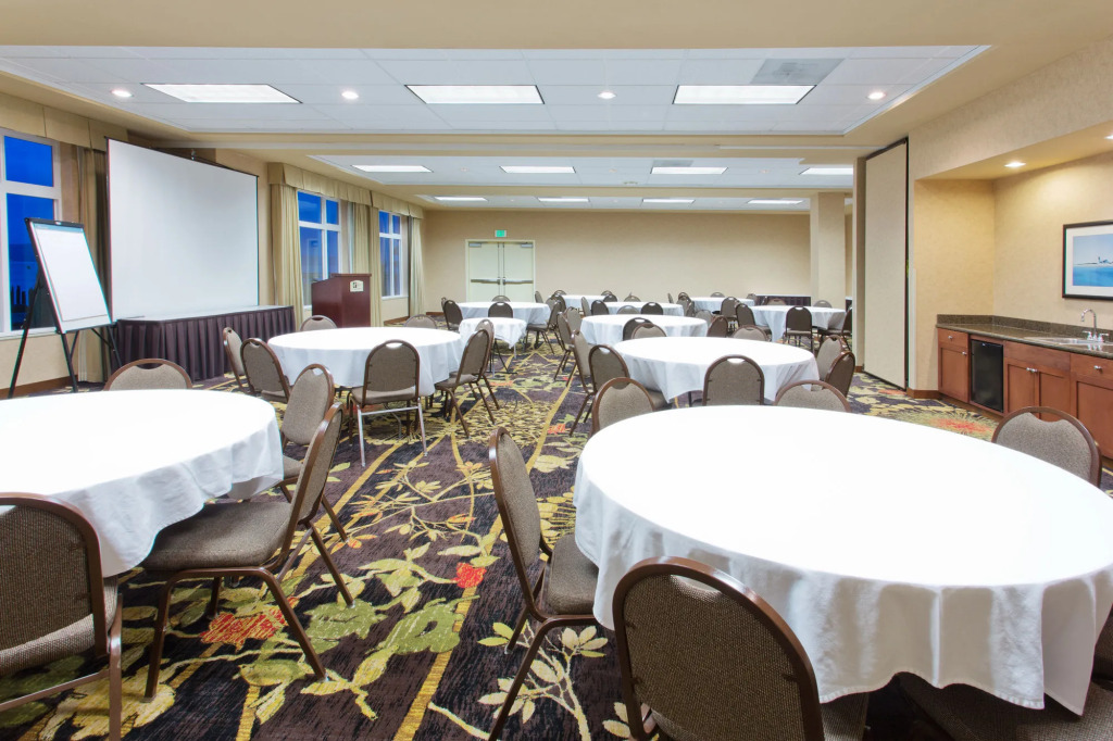 Holiday Inn Express Hotel & Suites Astoria by IHG