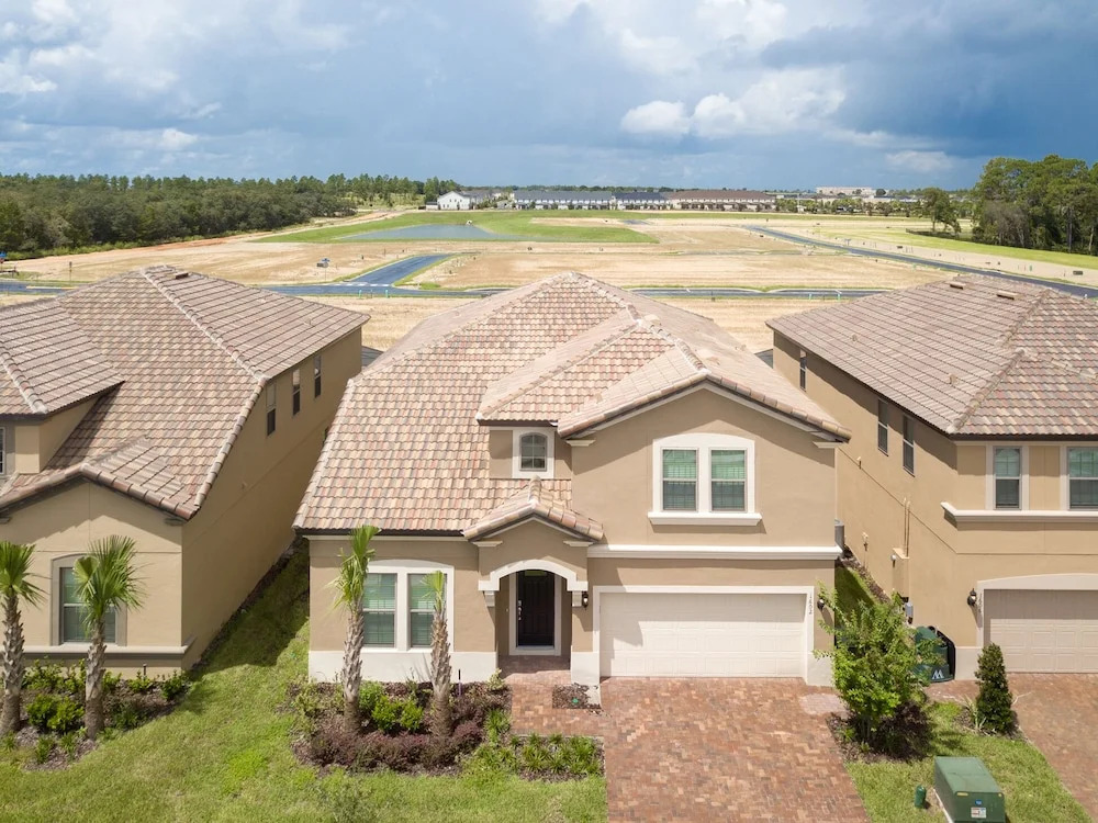 8 Bedroom Vacation Home in Windsor at Westside