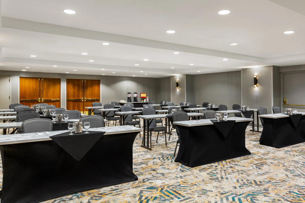 Crowne Plaza Seattle - No Resort Fee - Newly Renovated IHG Hotel