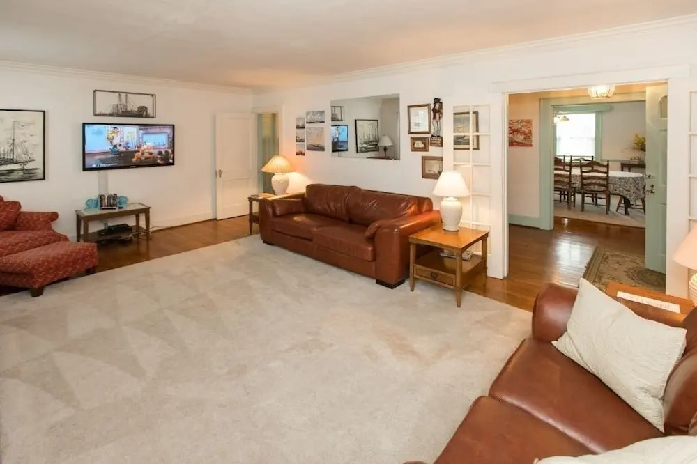 Sea Dog 5 Bedrooms 3 Bathrooms Home