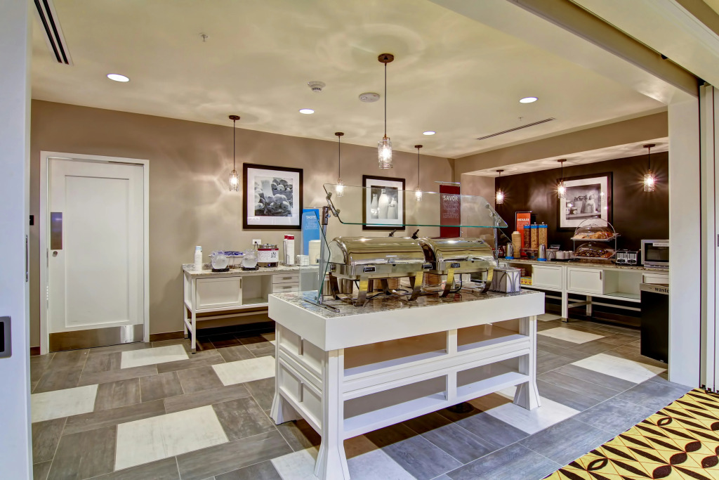 Hampton Inn and Suites Cincinnati - Downtown