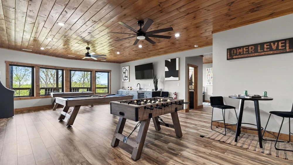Priddy Secluded by Avantstay Hot Tub + Expansive Deck + Game Room + Home Theater