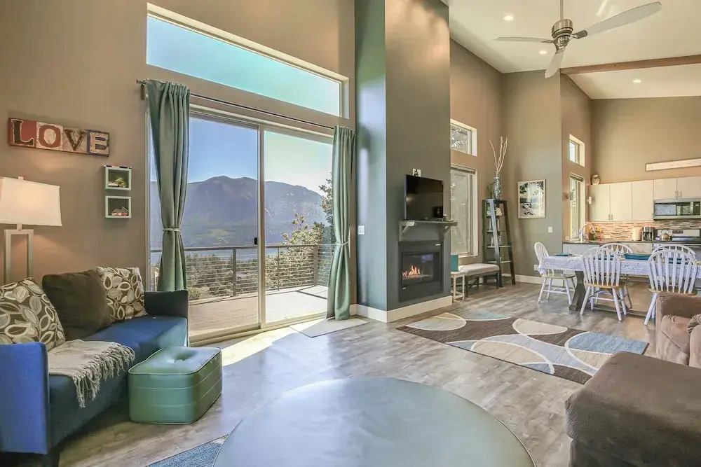 'gorge Retreat' - Modern Carson Home w/ Mtn Views!
