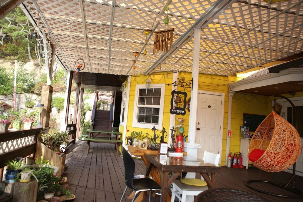 Yellow star Pension