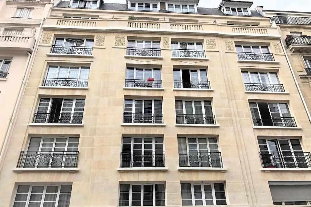 Apartment for 4 Persons View on the Eiffel Tower